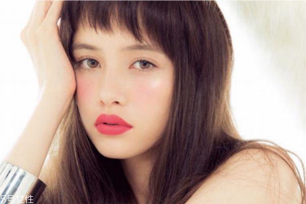 秋季適合哪些妝容 秋季適合畫的妝容 秋季適合哪些妝容 秋季適合畫的妝容