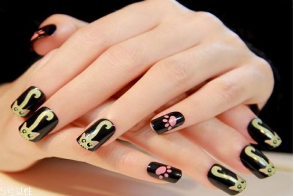 經(jīng)常做美甲有什么危害嗎 多久做一次美甲最好呢 經(jīng)常做美甲有什么危害嗎 多久做一次美甲最好呢