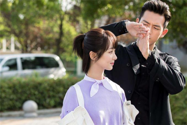 喜歡的女生發(fā)朋友圈要點贊嗎 喜歡的女生發(fā)照片怎么評論 喜歡的女生發(fā)朋友圈要點贊嗎 喜歡的女生發(fā)照片怎么評論