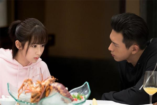 喜歡的女生發(fā)朋友圈要點贊嗎 喜歡的女生發(fā)照片怎么評論 喜歡的女生發(fā)朋友圈要點贊嗎 喜歡的女生發(fā)照片怎么評論