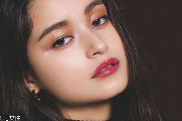 秋季適合哪些妝容 秋季適合畫的妝容 秋季適合哪些妝容 秋季適合畫的妝容