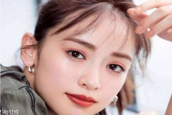 姐妹聚會妝容怎么畫好看 聚會妝容的特點 姐妹聚會妝容怎么畫好看 聚會妝容的特點