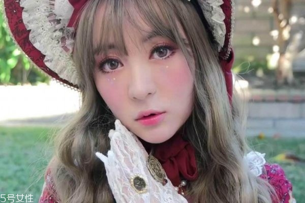 洛麗塔妝容怎么畫(huà) 洛麗塔妝容教程 洛麗塔妝容怎么畫(huà) 洛麗塔妝容教程