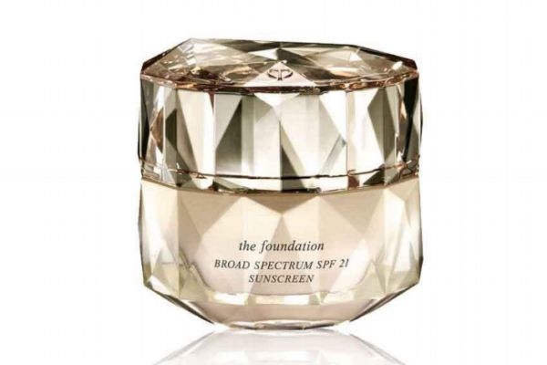 cpb晶致修護粉霜怎么樣 cpb晶致潤耀粉霜哪個色號最白 cpb晶致修護粉霜怎么樣 cpb晶致潤耀粉霜哪個色號最白