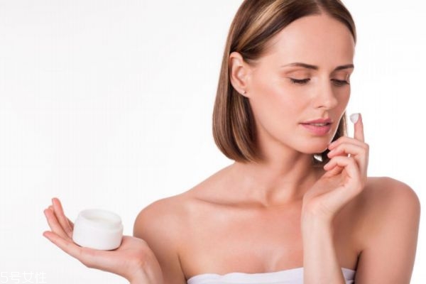 怎么護(hù)膚皮膚好 平時如何護(hù)膚保養(yǎng)皮膚 怎么護(hù)膚皮膚好 平時如何護(hù)膚保養(yǎng)皮膚