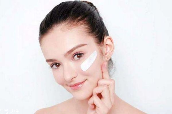 怎么護(hù)膚皮膚好 平時如何護(hù)膚保養(yǎng)皮膚 怎么護(hù)膚皮膚好 平時如何護(hù)膚保養(yǎng)皮膚