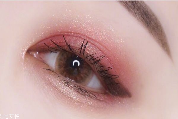 適合約會(huì)的妝容 約會(huì)妝容步驟 適合約會(huì)的妝容 約會(huì)妝容步驟