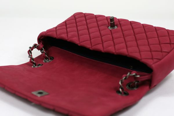 紅色包包怎么搭配衣服 紅色包包百搭嗎 紅色包包怎么搭配衣服 紅色包包百搭嗎