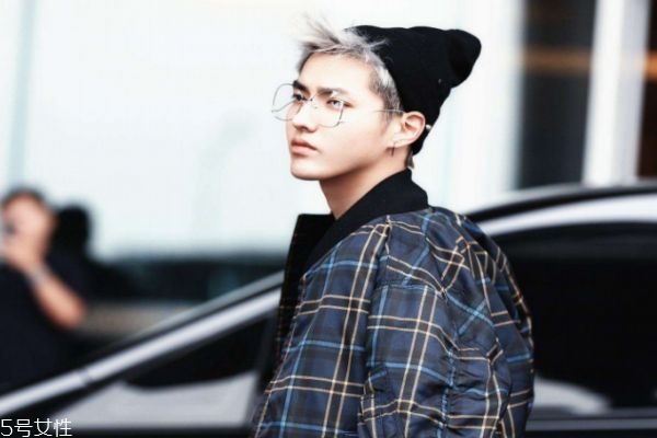 女生看男生第一眼會(huì)看哪里 女生看男生看哪里 女生看男生第一眼會(huì)看哪里 女生看男生看哪里