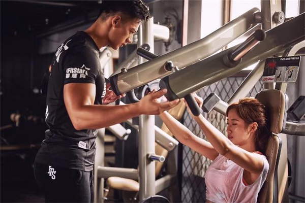 健身房怎么搭訕女生 健身房和女生搭訕開(kāi)場(chǎng)白 健身房怎么搭訕女生 健身房和女生搭訕開(kāi)場(chǎng)白