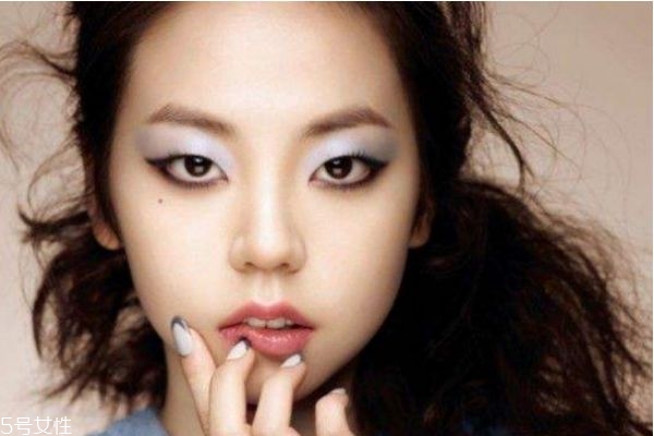 怎樣快速消除腫泡眼 腫泡眼可以按摩消除嗎 怎樣快速消除腫泡眼 腫泡眼可以按摩消除嗎