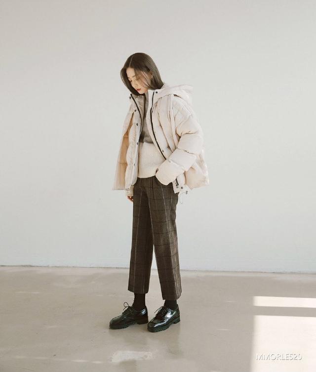 長款羽絨服內(nèi)搭什么好看 越簡單越經(jīng)典 長款羽絨服內(nèi)搭什么好看 越簡單越經(jīng)典