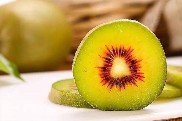 一個(gè)獼猴桃含多少維c 一個(gè)獼猴桃多少大卡 一個(gè)獼猴桃含多少維c 一個(gè)獼猴桃多少大卡