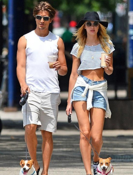 露臍裝下面怎么搭配 展示身材曲線美 露臍裝下面怎么搭配 展示身材曲線美