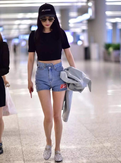 露臍裝怎么穿性感又時尚 露臍裝怎么穿性感又時尚