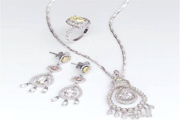 如何自己快速戴項(xiàng)鏈 怎么戴項(xiàng)鏈不容易掉 如何自己快速戴項(xiàng)鏈 怎么戴項(xiàng)鏈不容易掉