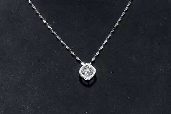 如何自己快速戴項(xiàng)鏈 怎么戴項(xiàng)鏈不容易掉 如何自己快速戴項(xiàng)鏈 怎么戴項(xiàng)鏈不容易掉