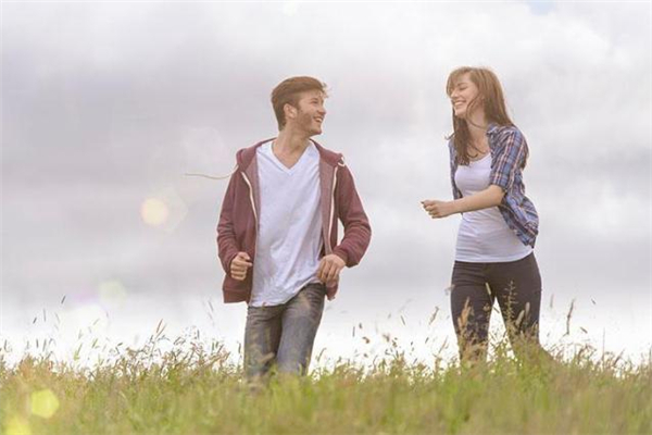 女朋友很忙怎么安慰她 女朋友很忙怎么關(guān)心她 女朋友很忙怎么安慰她 女朋友很忙怎么關(guān)心她