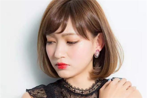 奶茶棕色頭發(fā)需要漂嗎 奶茶棕色頭發(fā)褪色是什么顏色 奶茶棕色頭發(fā)需要漂嗎 奶茶棕色頭發(fā)褪色是什么顏色