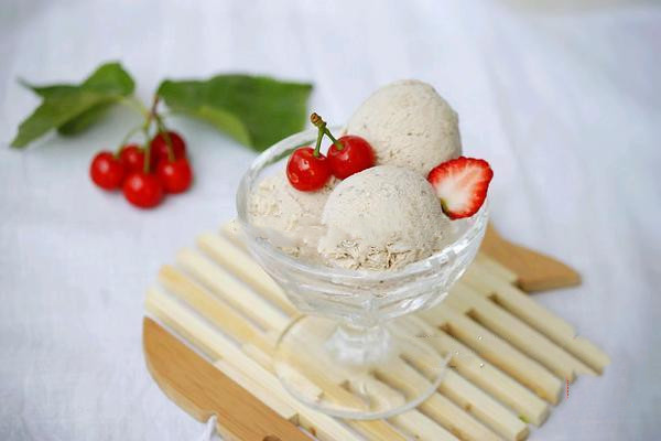 香蕉冰淇淋怎么做 香蕉牛奶冰淇淋熱量高嗎 香蕉冰淇淋怎么做 香蕉牛奶冰淇淋熱量高嗎