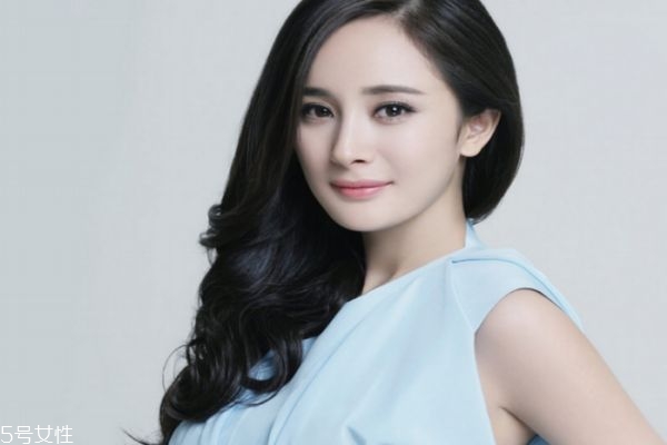 痘痘變白了應(yīng)不應(yīng)該擠 臉上的痘痘擠出來白色的東西 痘痘變白了應(yīng)不應(yīng)該擠 臉上的痘痘擠出來白色的東西