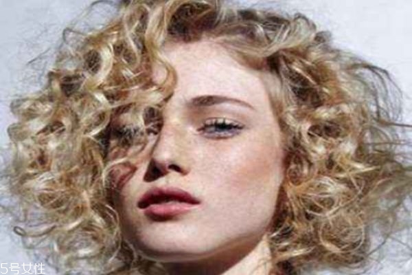 羊毛卷怎么卷 羊毛卷短發(fā)發(fā)型圖片 羊毛卷怎么卷 羊毛卷短發(fā)發(fā)型圖片