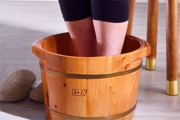 孕婦可以用鹽水泡腳嗎 孕婦用鹽水泡腳好嗎 孕婦可以用鹽水泡腳嗎 孕婦用鹽水泡腳好嗎