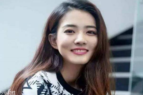 小方臉適合什么發(fā)型 適合小方臉的發(fā)型 小方臉適合什么發(fā)型 適合小方臉的發(fā)型