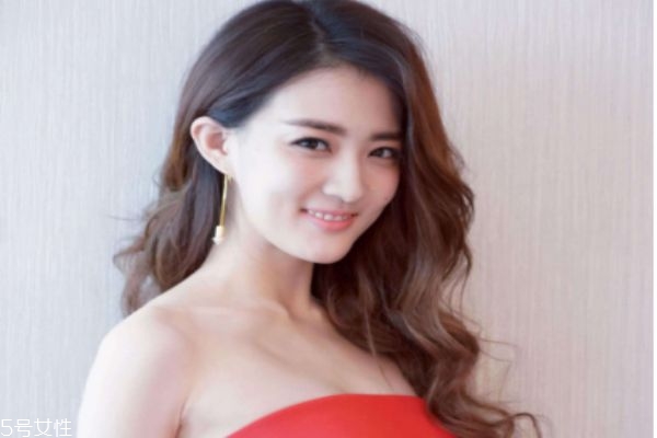 小方臉適合什么發(fā)型 適合小方臉的發(fā)型 小方臉適合什么發(fā)型 適合小方臉的發(fā)型