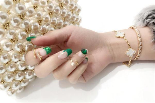 梵克雅寶為什么那么貴 梵克雅寶有升值空間嗎 梵克雅寶為什么那么貴 梵克雅寶有升值空間嗎