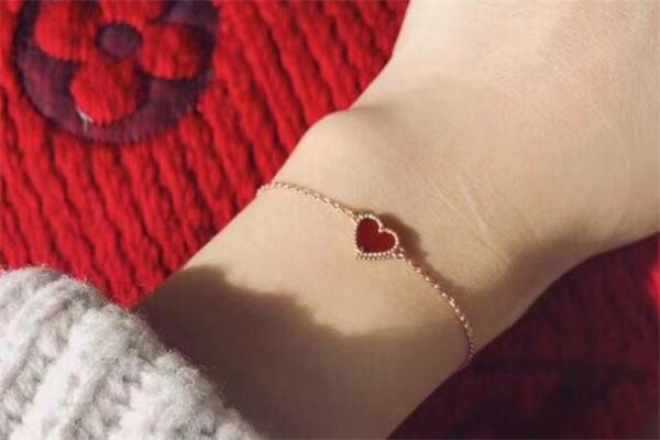 梵克雅寶愛(ài)心手鏈尺寸 梵克雅寶愛(ài)心手鏈長(zhǎng)度 梵克雅寶愛(ài)心手鏈尺寸 梵克雅寶愛(ài)心手鏈長(zhǎng)度