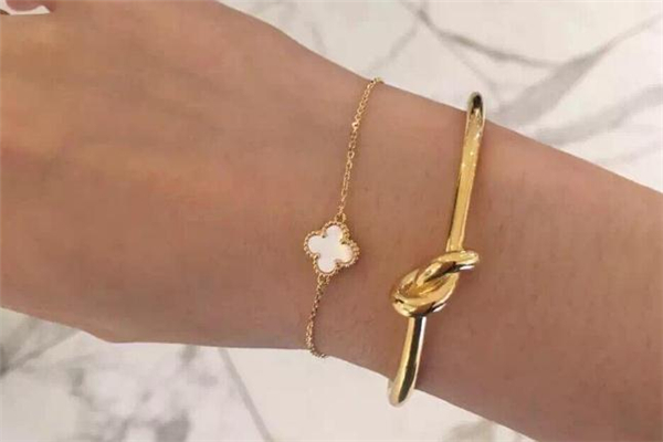 梵克雅寶單花手鏈分大小號嗎 梵克雅寶單花手鏈有中號嗎 梵克雅寶單花手鏈分大小號嗎 梵克雅寶單花手鏈有中號嗎