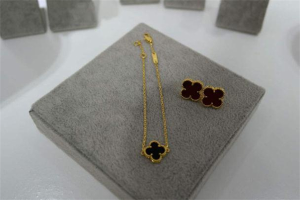 梵克雅寶單花手鏈分大小號嗎 梵克雅寶單花手鏈有中號嗎 梵克雅寶單花手鏈分大小號嗎 梵克雅寶單花手鏈有中號嗎