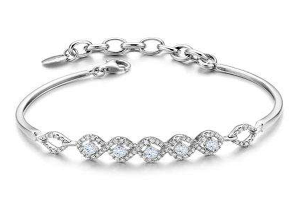 挑選鉆石手鏈的注意事項 鉆石手鏈價格與什么有關 挑選鉆石手鏈的注意事項 鉆石手鏈價格與什么有關