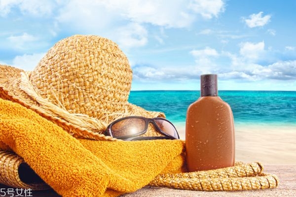 防曬霜可以經(jīng)常使用嗎 防曬霜會傷害皮膚嗎 防曬霜可以經(jīng)常使用嗎 防曬霜會傷害皮膚嗎