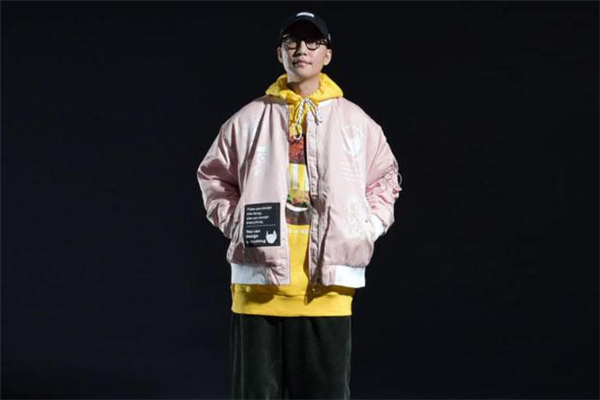 秋天男生穿什么外套好看 男生秋天適合穿什么外套 秋天男生穿什么外套好看 男生秋天適合穿什么外套