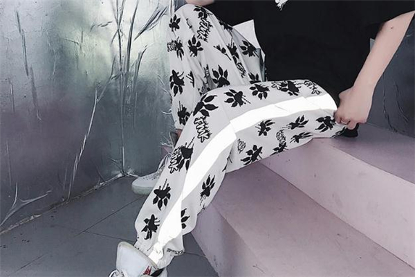 男生穿什么運動褲好看 今年流行什么樣的男士運動褲 男生穿什么運動褲好看 今年流行什么樣的男士運動褲