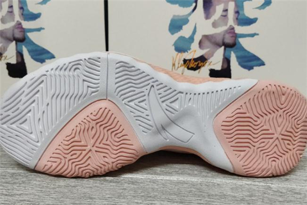 安踏kt5外場版有什么區(qū)別 kt5外場版耐磨嗎 安踏kt5外場版有什么區(qū)別 kt5外場版耐磨嗎