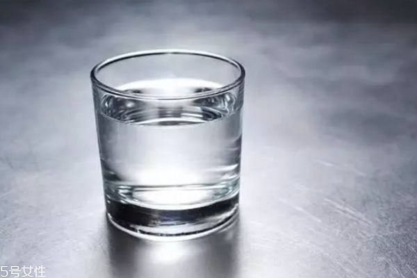 多喝熱水有什么好處呢 為什么和熱水對人身體好呢 多喝熱水有什么好處呢 為什么和熱水對人身體好呢