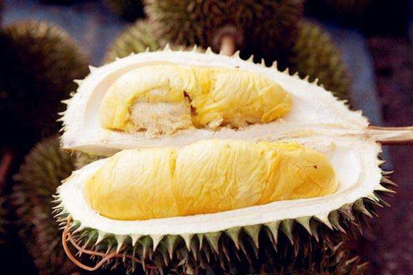 榴蓮炒飯?jiān)趺醋龊贸?臘味榴蓮炒飯?jiān)趺醋? alt=