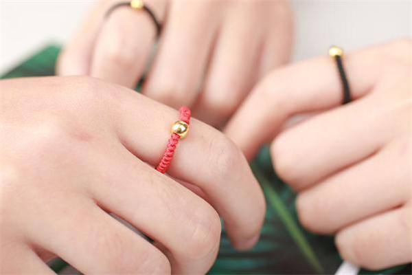 轉運珠戒指戴哪個手指 轉運珠戒指戴左手還是右手 轉運珠戒指戴哪個手指 轉運珠戒指戴左手還是右手