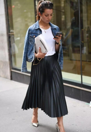 牛仔外套配什么褲子 女生穿牛仔外套配什么褲子好看 牛仔外套配什么褲子 女生穿牛仔外套配什么褲子好看