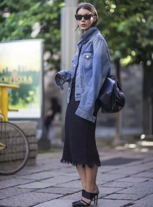 牛仔外套配什么褲子 女生穿牛仔外套配什么褲子好看 牛仔外套配什么褲子 女生穿牛仔外套配什么褲子好看