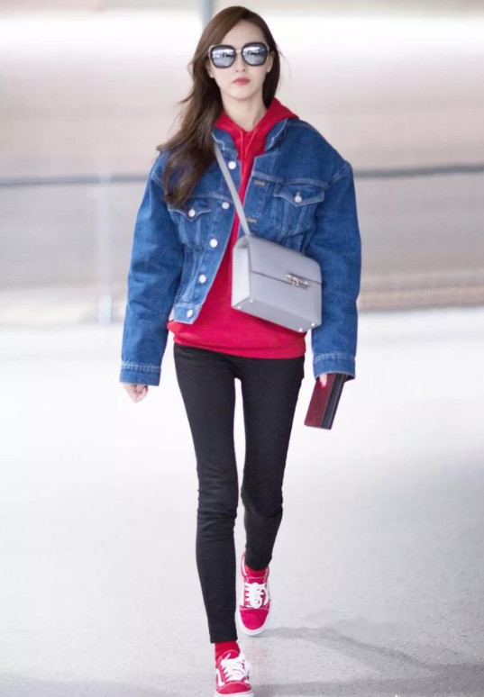 牛仔外套配什么褲子 女生穿牛仔外套配什么褲子好看 牛仔外套配什么褲子 女生穿牛仔外套配什么褲子好看