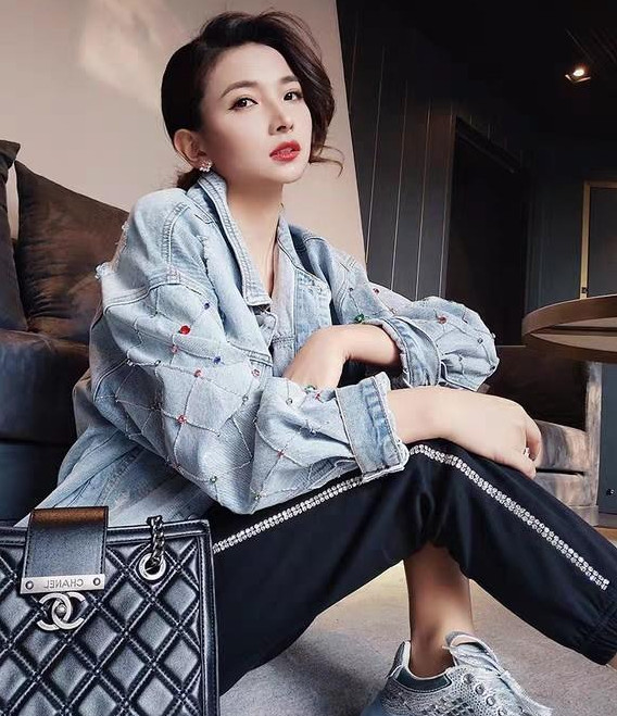 牛仔外套搭配圖片女 女生牛仔外套搭配圖片欣賞 牛仔外套搭配圖片女 女生牛仔外套搭配圖片欣賞