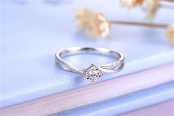 訂婚戒指斷了預(yù)示著什么 訂婚戒指斷了怎么處理 訂婚戒指斷了預(yù)示著什么 訂婚戒指斷了怎么處理