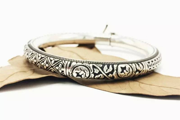 銀手鐲價格一般多少 銀手鐲帶哪只手好 銀手鐲價格一般多少 銀手鐲帶哪只手好