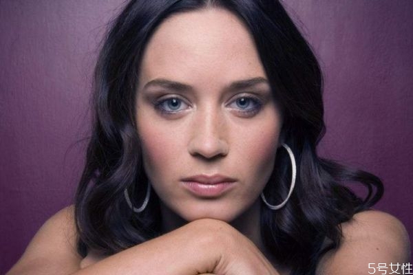 什么耳環(huán)容易變形呢 怎么保養(yǎng)耳環(huán)呢 什么耳環(huán)容易變形呢 怎么保養(yǎng)耳環(huán)呢