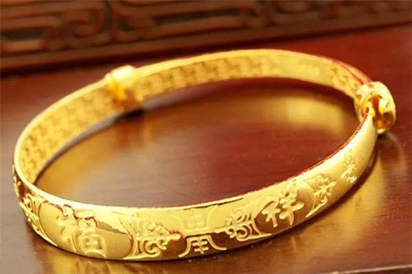 新娘戴手鐲的含義 新娘為什么要戴金手鐲 新娘戴手鐲的含義 新娘為什么要戴金手鐲