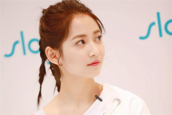 發(fā)際線碎發(fā)怎么剪 發(fā)際線碎發(fā)怎么弄好看 發(fā)際線碎發(fā)怎么剪 發(fā)際線碎發(fā)怎么弄好看